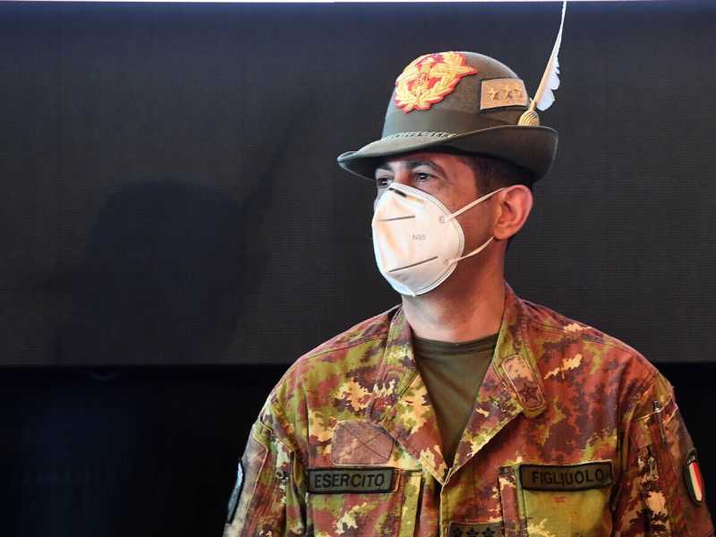 Il Commissario per l'emergenza Covid, Francesco Paolo Figliuolo (Ansa)