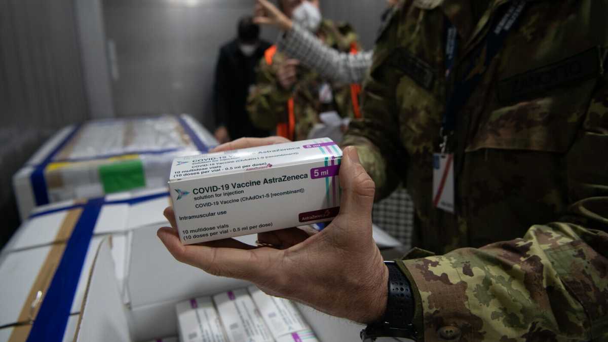 Immagine di Così i dubbi di Ema su AstraZeneca mettono a rischio la campagna vaccinale