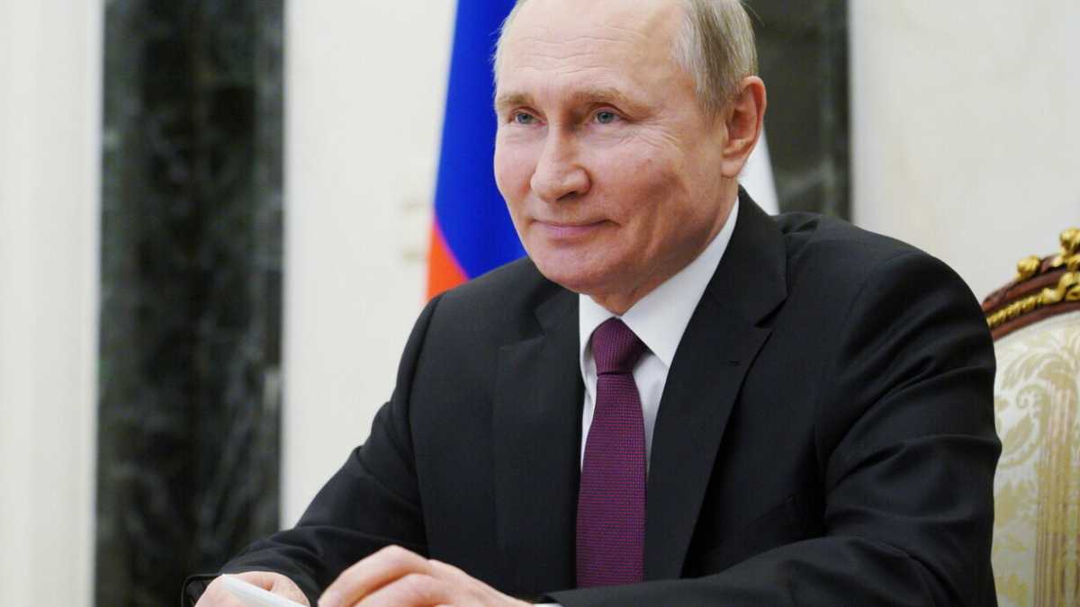 Immagine di Putin si immunizza a vita dai giudici