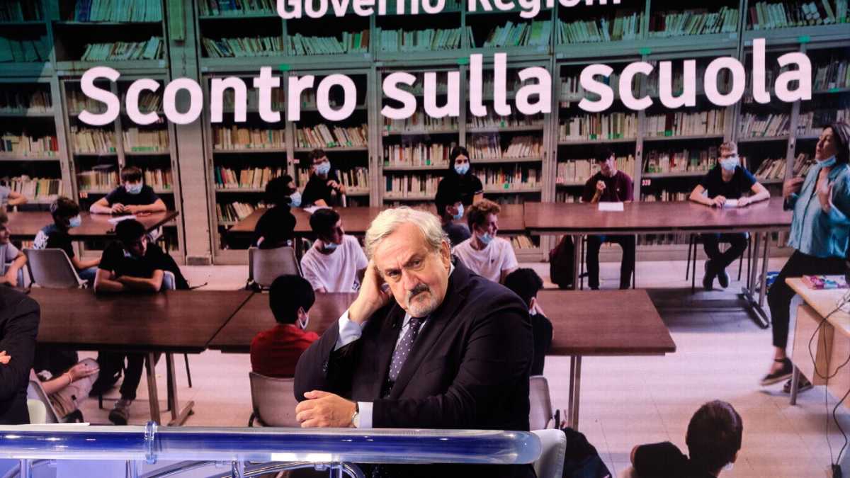 Immagine di Emiliano si infila nelle chat delle mamme per dire "non andate a scuola"
