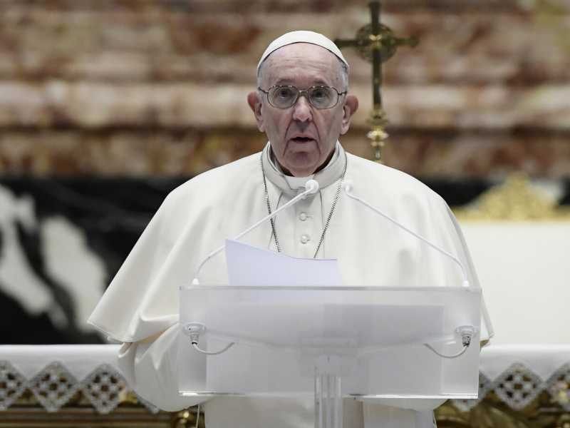 <span style="font-family: Arial, sans-serif; font-size: 12px;">Papa Francesco, durante la messa di Pasqua lo scorso 4 aprile (LaPresse)</span>
