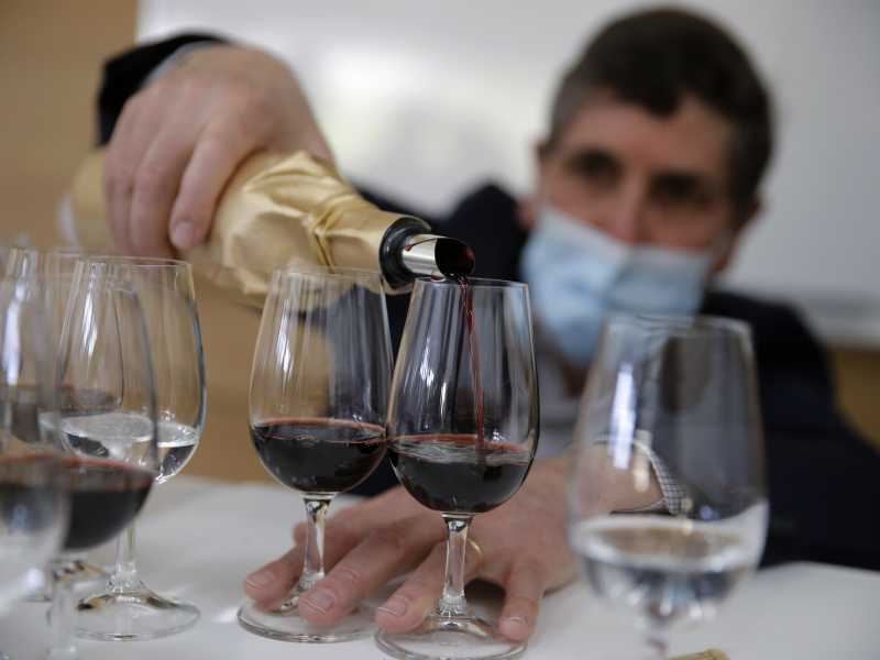 Troppi morti, è ora di dire la verità: l’alcol fa più vittime di AstraZeneca