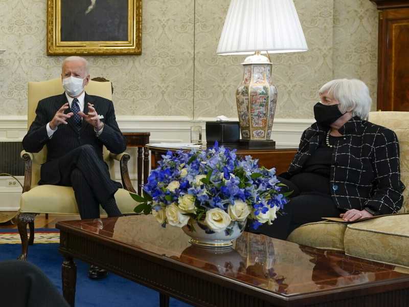Il presidente degli Stati Uniti Joe Biden e la ministro del tesoro Janet Yellen (foto Ap)