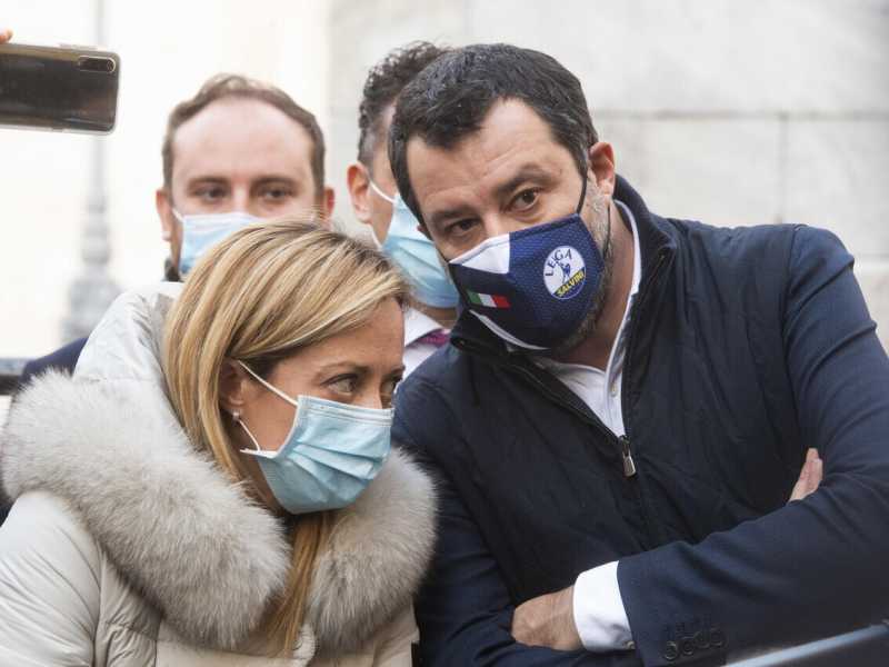 La lite sul Copasir Salvini-Meloni blocca anche il tavolo per Roma. E Raggi ringrazia
