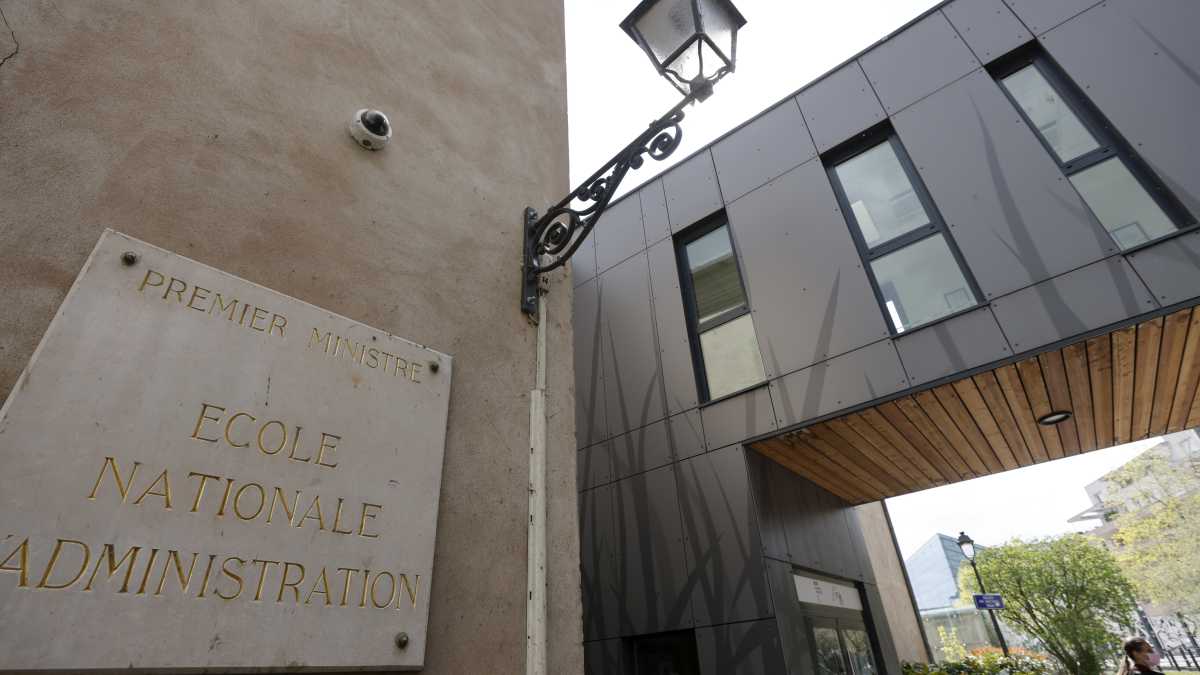 Immagine di Adieu l’Ena. Macron fonda una scuola per l’élite “meno sconnessa dalla realtà”