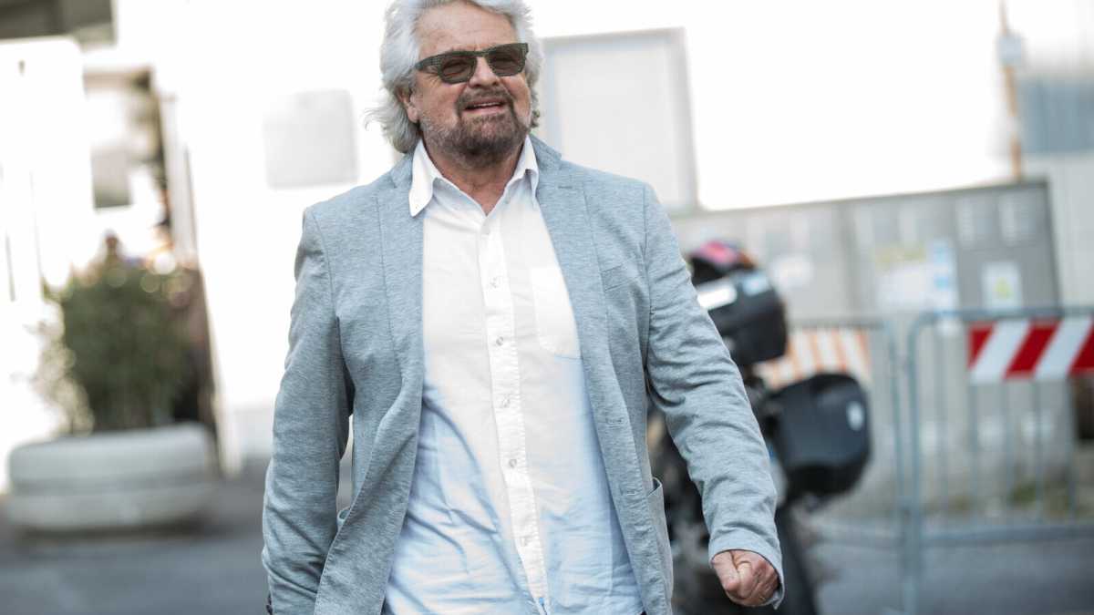 Immagine di L'editto di Grillo: "I parlamentari che vogliono tornare in tv, vadano a lezione dal mio guru"