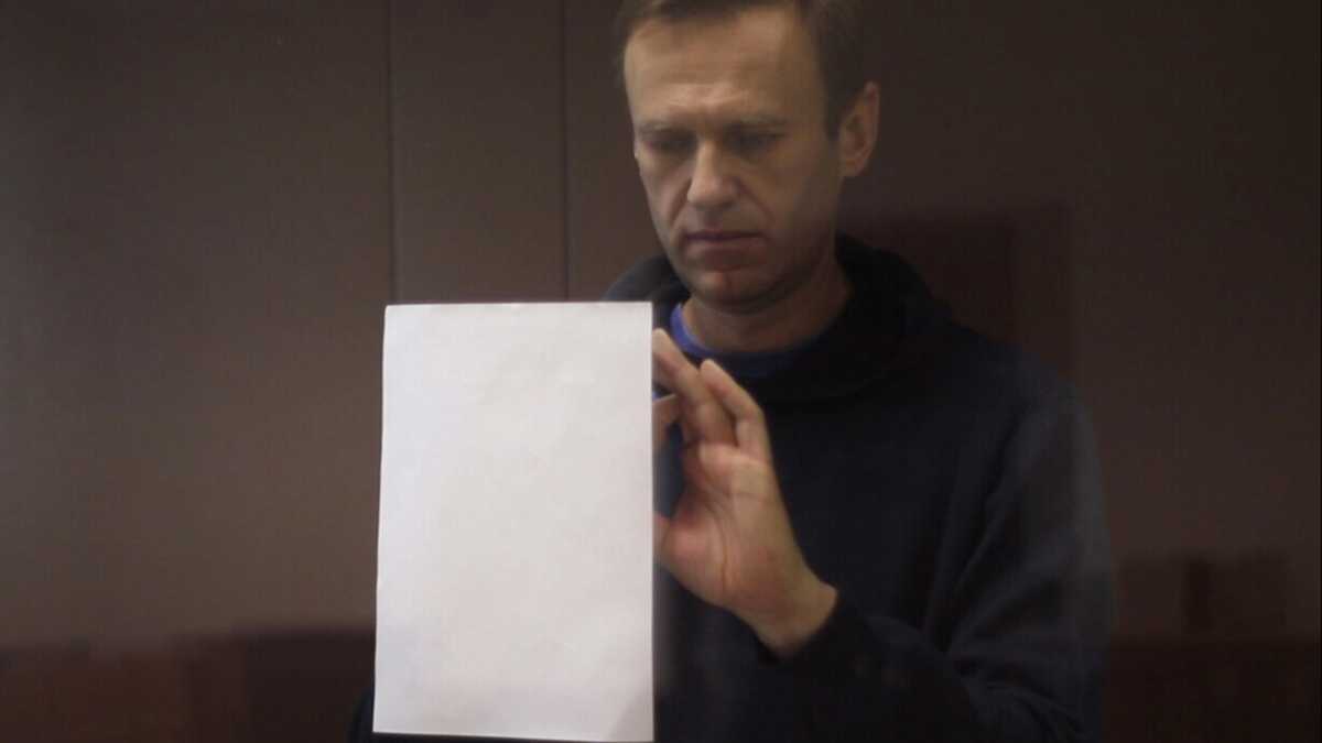 Immagine di Navalny, vivo o morto