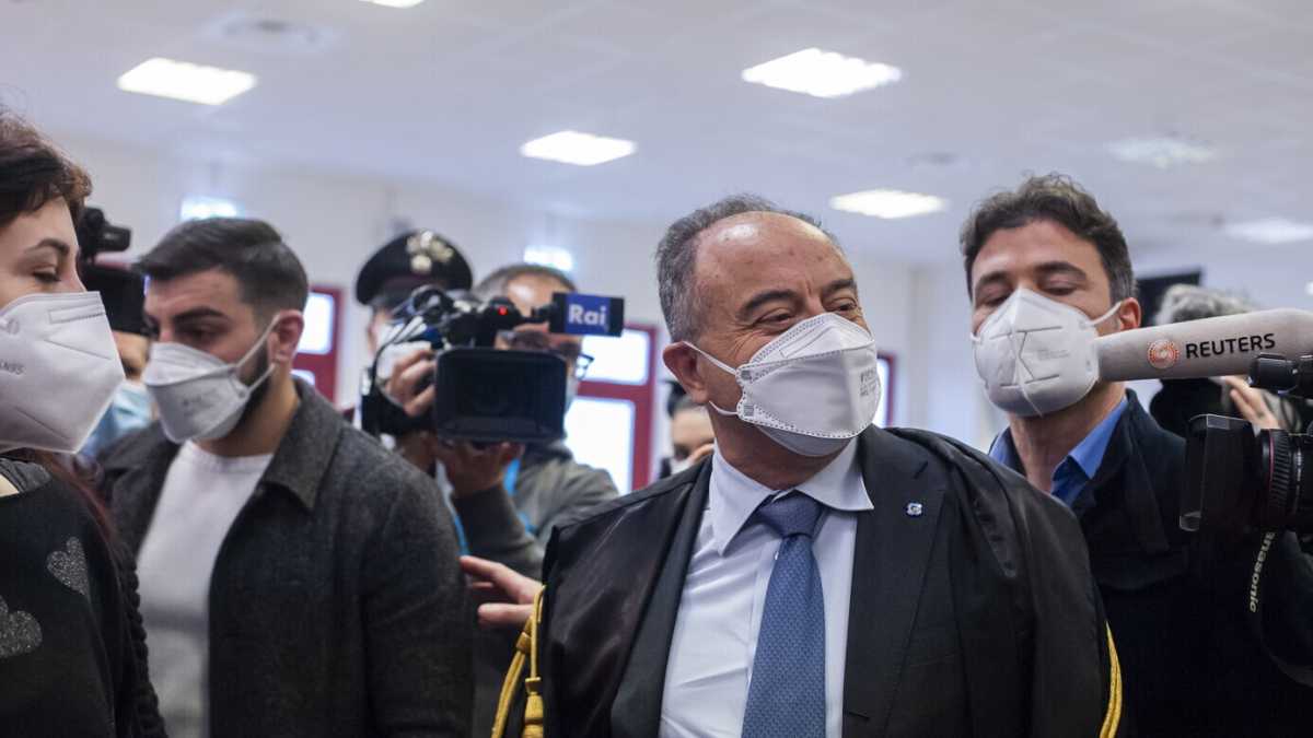 Immagine di La ridicola difesa dell'indifendibile Gratteri