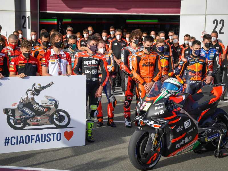 &nbsp;Tutti i membri del team Gresini hanno ricordato la morte di Fausto prima di correre in Qatar