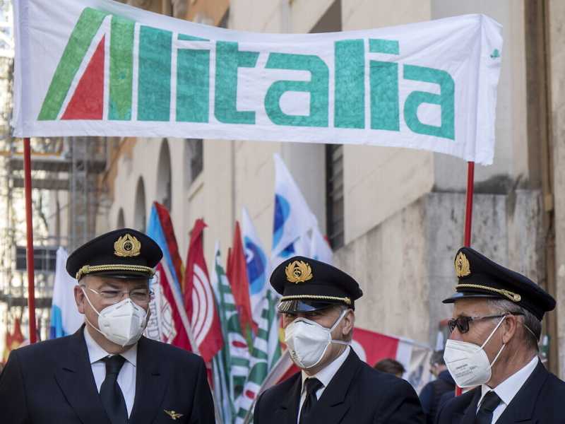 Ministero dello Sviluppo Economico - Manifestazione dei dipendenti Alitalia (LaPresse)&nbsp;<br />