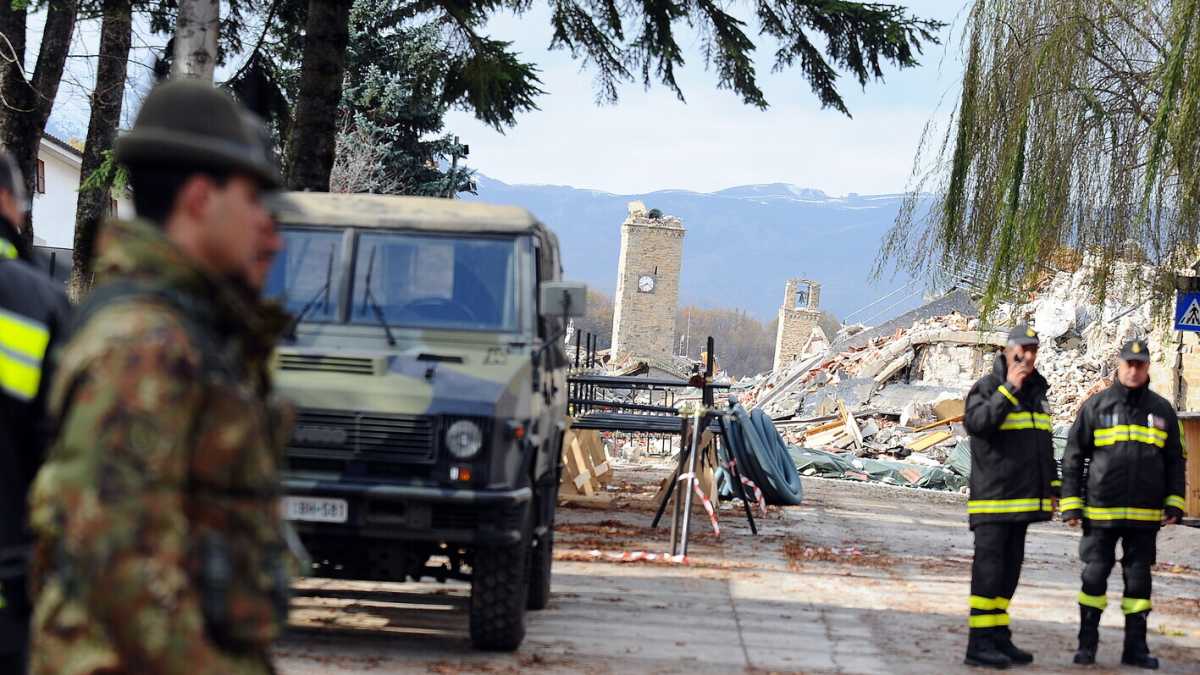 Immagine di Elogio di una divisa