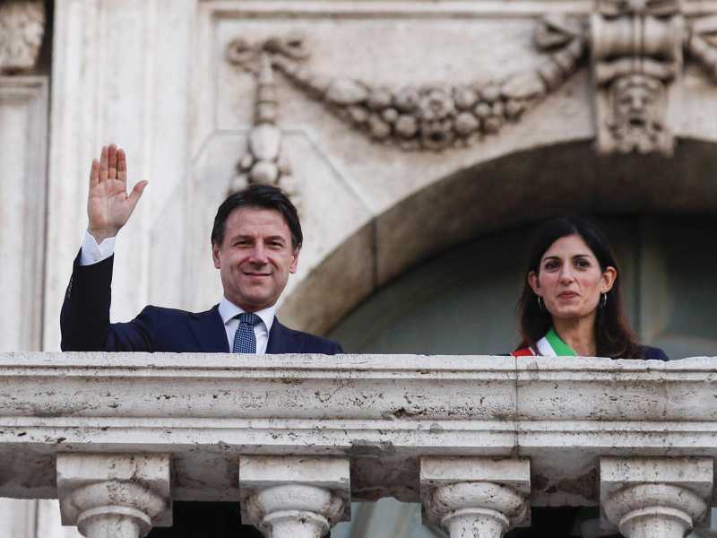Roma, Conte rincuora Letta: "Faccio ritirare Raggi". Ma nel M5s non ci crede nessuno