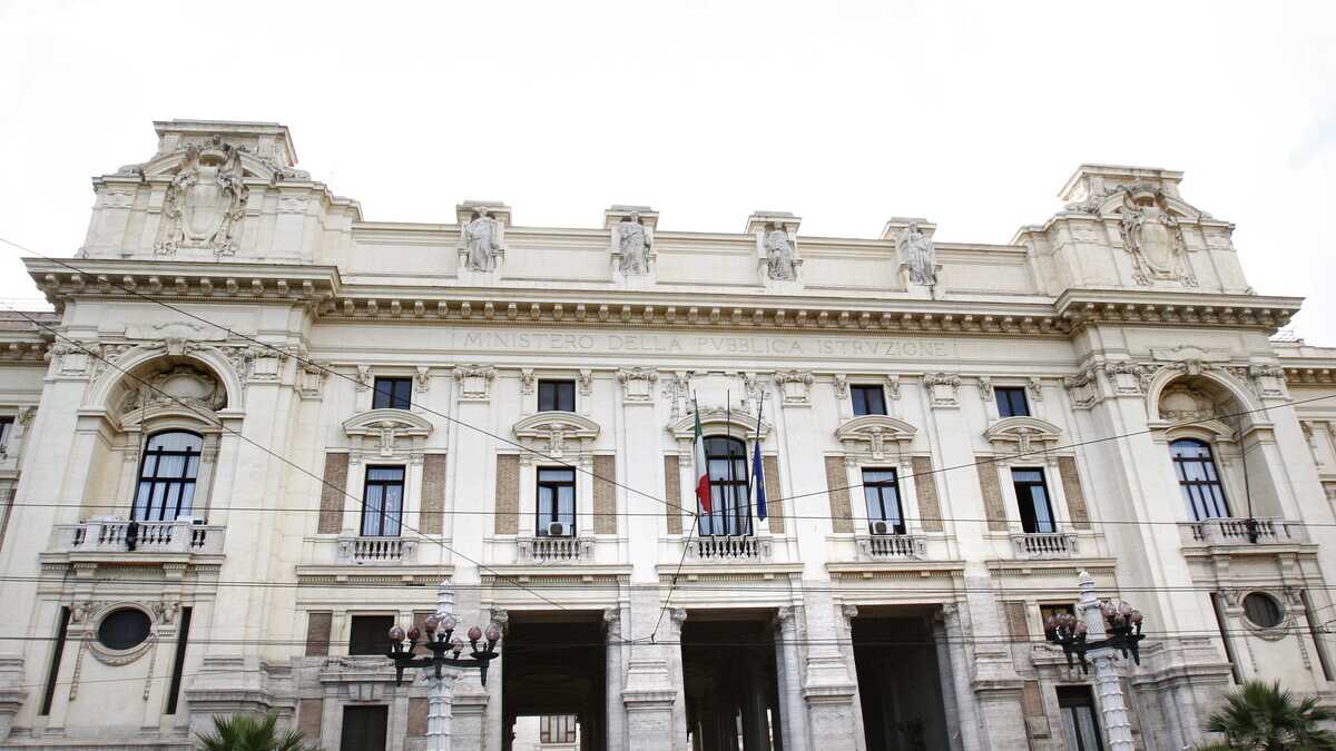 Immagine di Sbatti il mostro in prima pagina. Tutti gli orrori del circo mediatico dietro il tentato suicidio di Giovanna Boda