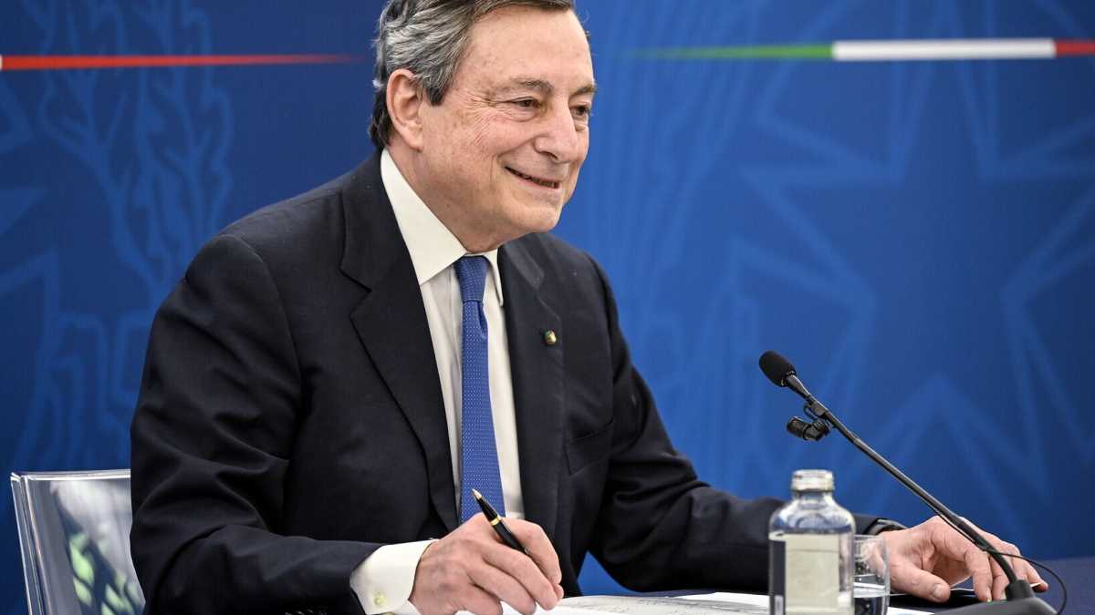 Immagine di Draghi, inzia la fase crescita. L'altro successo: "Abbiamo moderato Salvini"