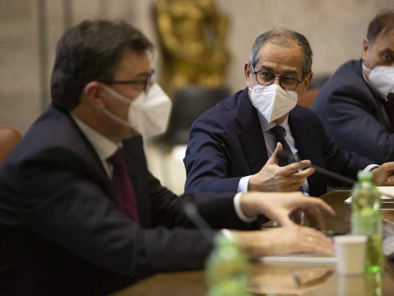 "A fine anno produrremo vaccini italiani. Conte ha perso tempo". Parla Tria