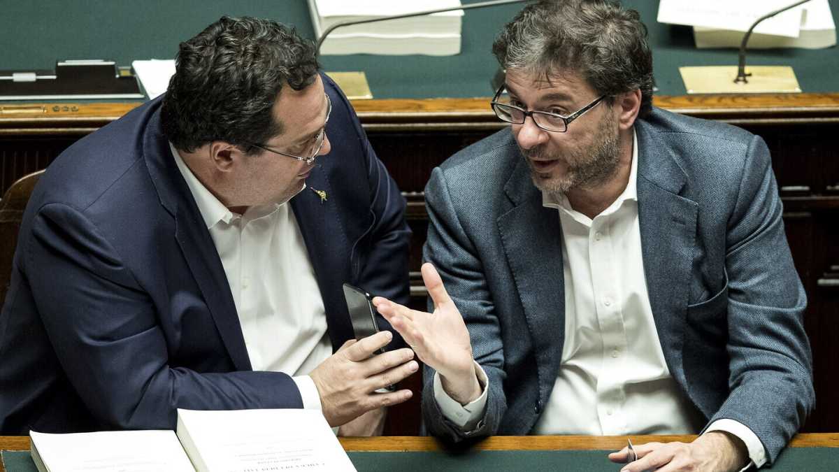 Immagine di La faida tra Giorgetti e Durigon. Così Alitalia spacca la Lega.