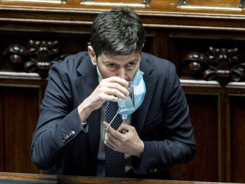 Non solo Salvini e le inchieste, Speranza teme Draghi. "Sono assediato"