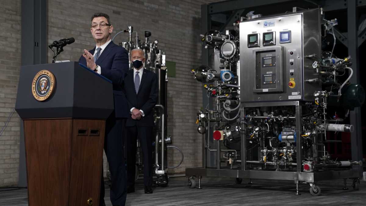 Immagine di L'intervista al capo di Pfizer dice molto sul capitalismo