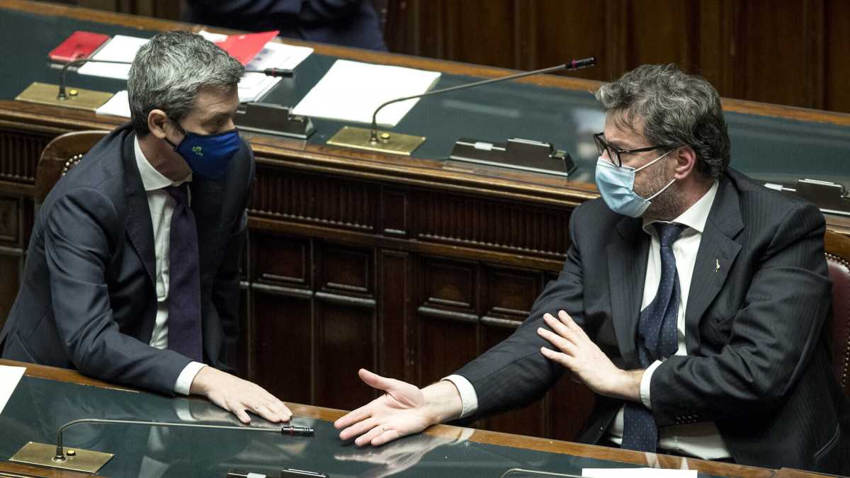 Immagine di Il Def boccia Quota 100. E la Lega mette nel mirino Orlando sulle pensioni