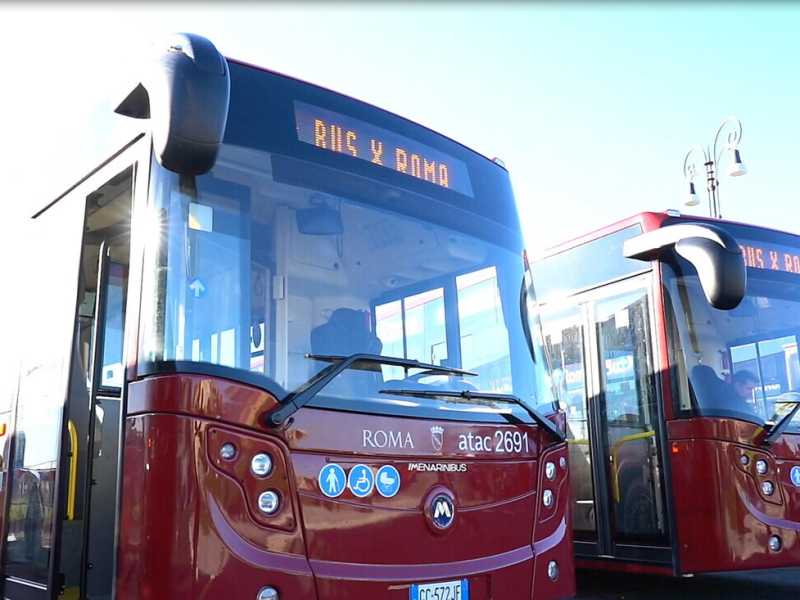 Bus Atac a Roma (Ansa)