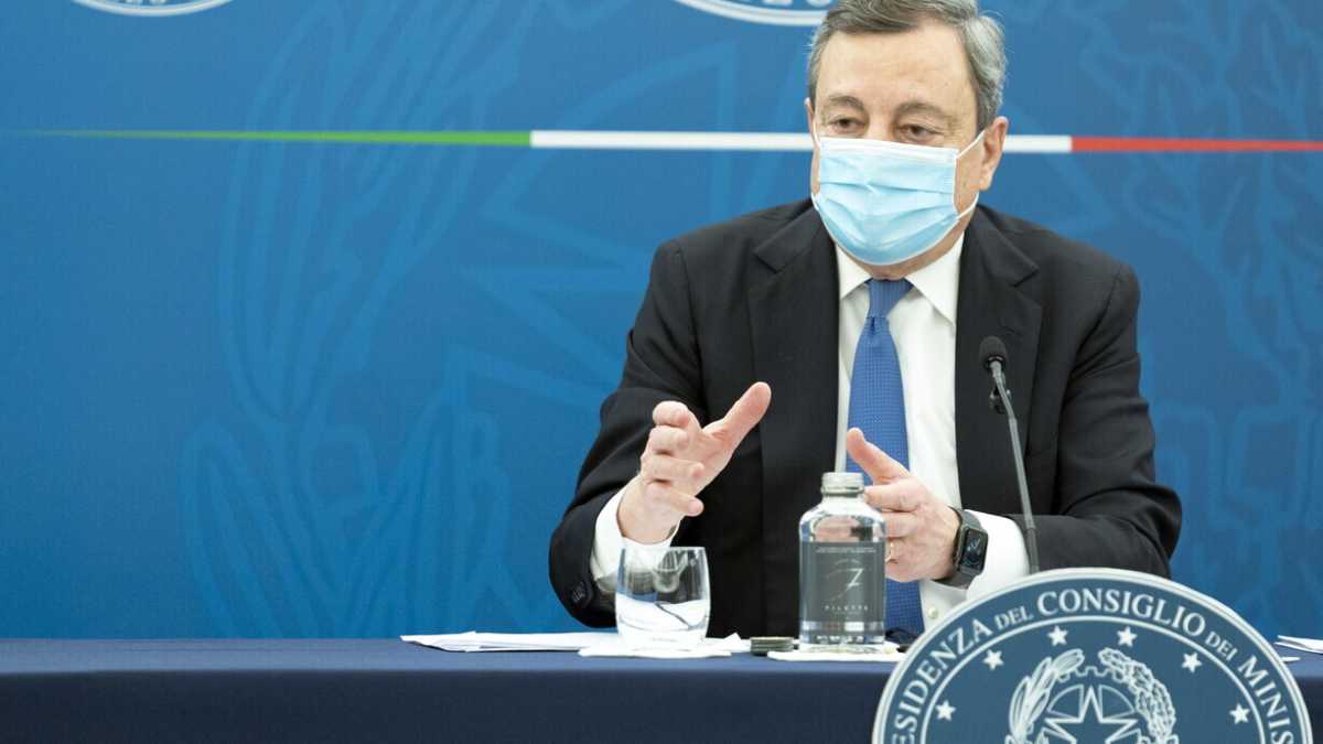 Immagine di Superlega, Draghi contro le élite: "A rischio tutto il sistema calcio"
