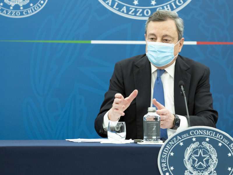 Superlega, Draghi contro le élite: "A rischio tutto il sistema calcio"