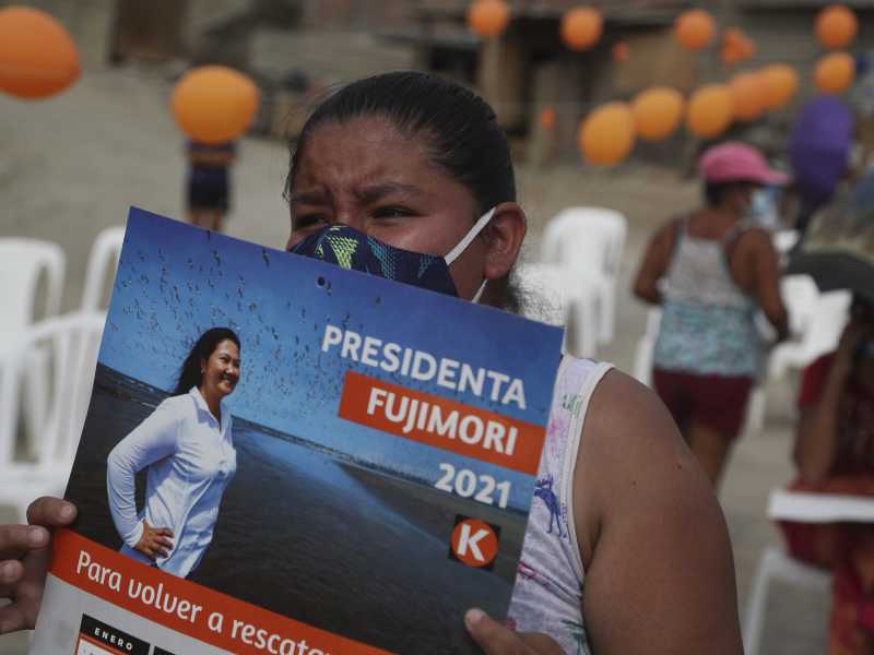 In Perù Vargas Llosa invita a votare per il “male minore” Keiko Fujimori