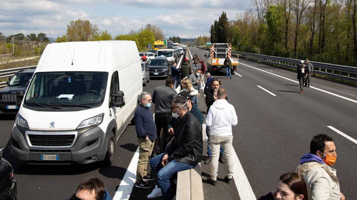 Immagine di La violenza in autostrada non è mai simbolica