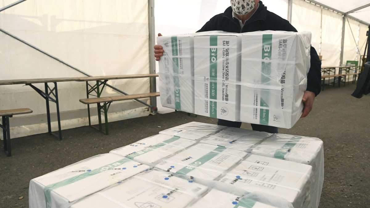 Immagine di Orbán, il vaccino cinese e l’impatto incerto sull’immunità europea