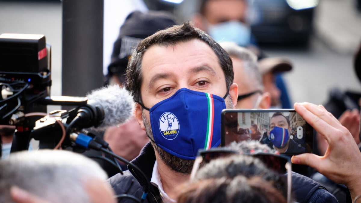 Immagine di Mezzo Papeete. Salvini costringe i suoi ministri ad astenersi sul decreto riaperture