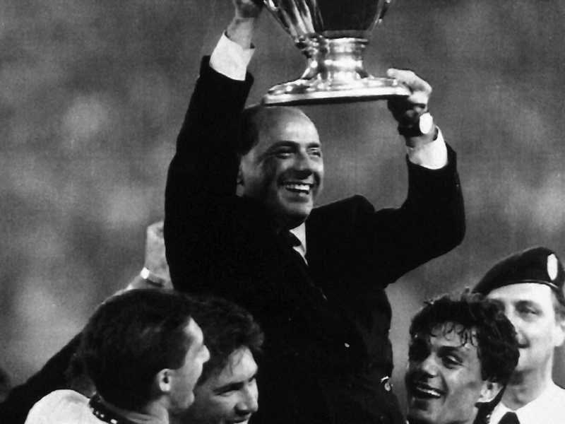 Il Milan di Silvio Berlusconi conquista la Coppa dei Campioni nel 1990 (foto Ansa)