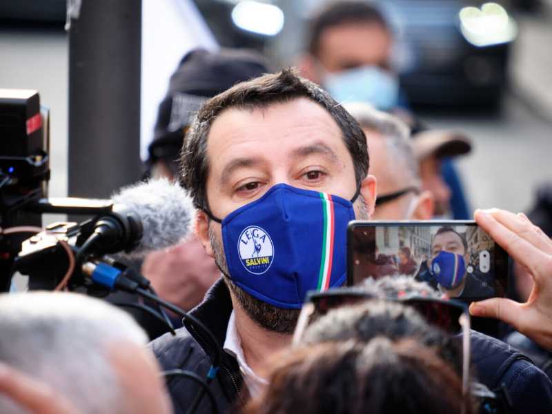 Mezzo Papeete. Salvini costringe i suoi ministri ad astenersi sul decreto riaperture
