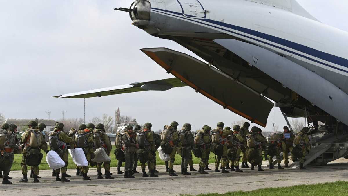 Immagine di Putin richiama le truppe dall’Ucraina. Navalny viene visitato da medici indipendenti