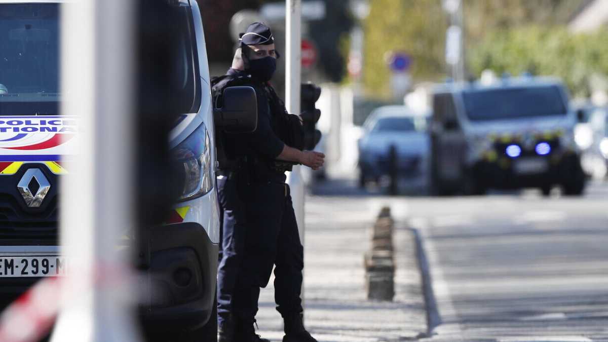 Immagine di In Francia, a Rambouillet, una poliziotta è stata accoltellata