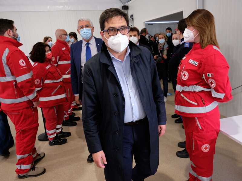 "Nel Lazio continueremo a vaccinare i non residenti, ma servono più dosi"