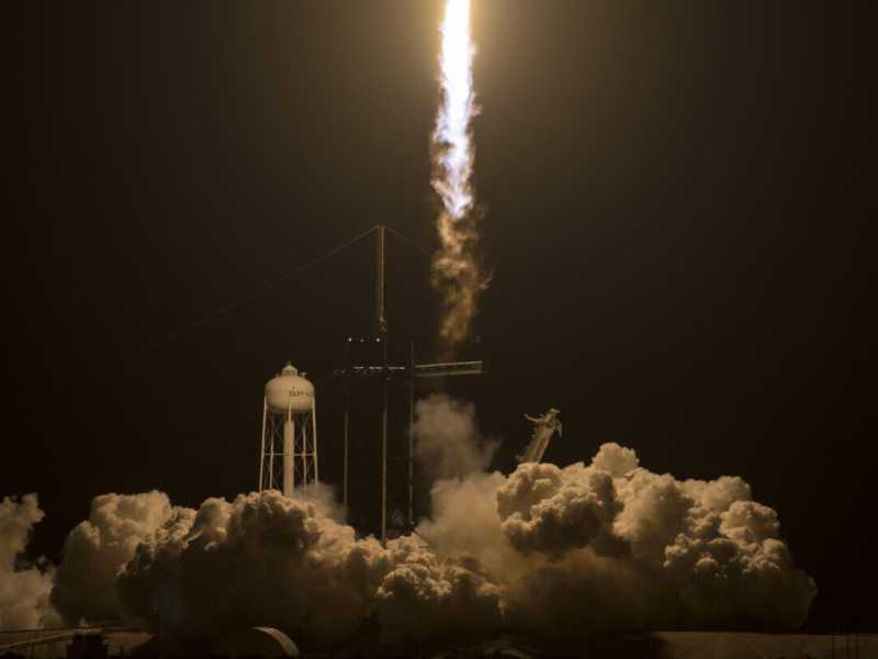 Guardare il lancio di SpaceX e capire che un’utopia sta finendo. Mosca fuori dall’Iss