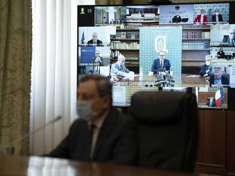 Il premier Mario Draghi durante l'incontro con le associazioni delle imprese sul Recovery plan (Ansa)