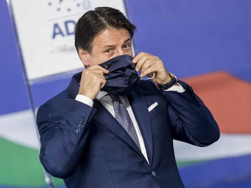 M5s, Conte chiede a Casaleggio di dati degli iscritti di Rousseau. Appuntamento a maggio per la rifondazione