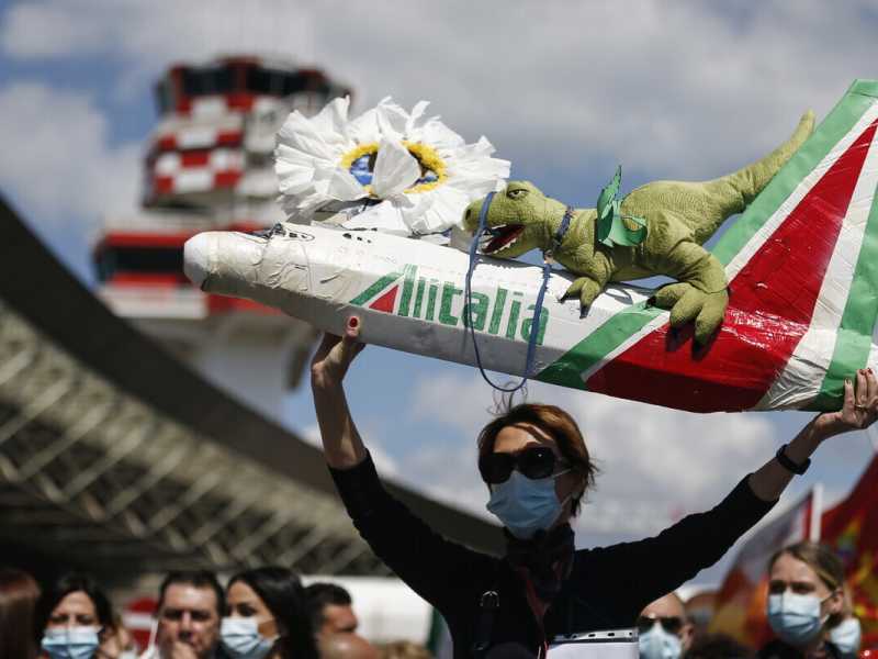 Il decollo della nuova Alitalia è rinviato a luglio