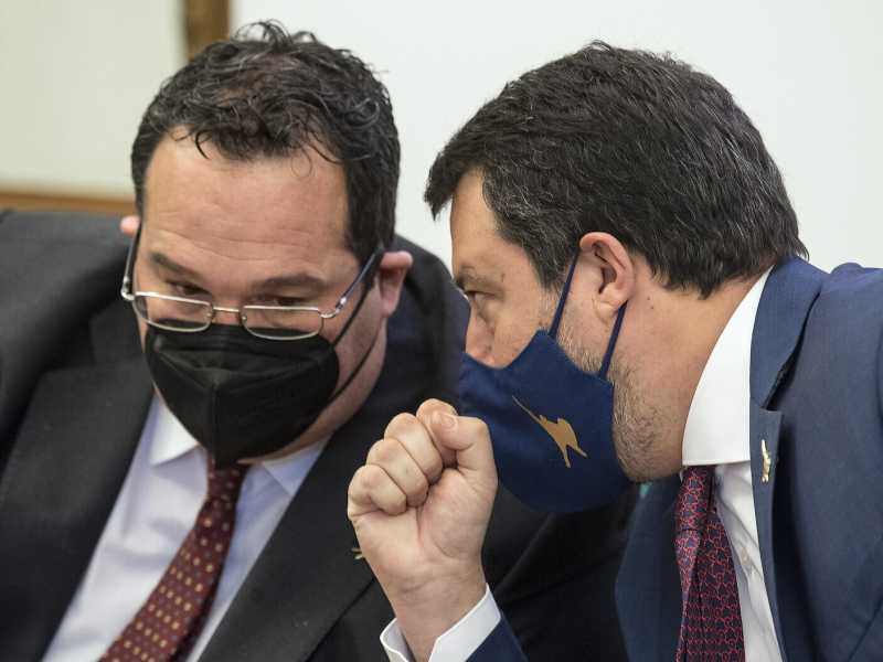 Così Durigon rischia di finire nella bufera. "Come M5s siamo già pronti a chiederne le dimissioni"