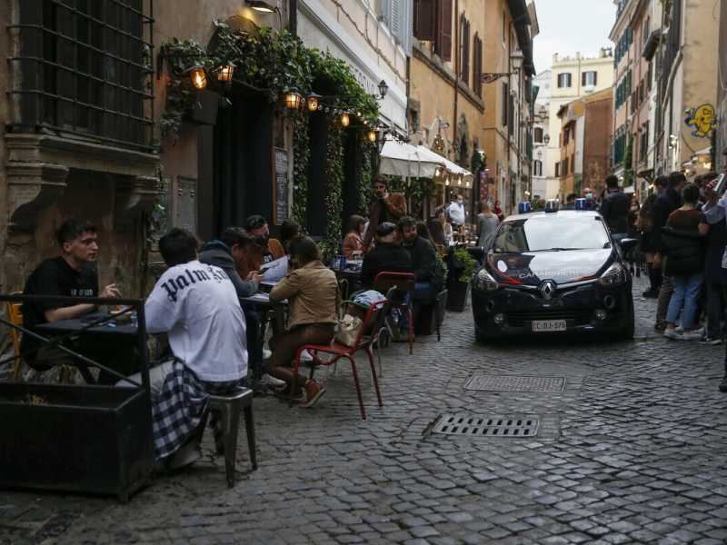 I tavolini, poveracciata italiana