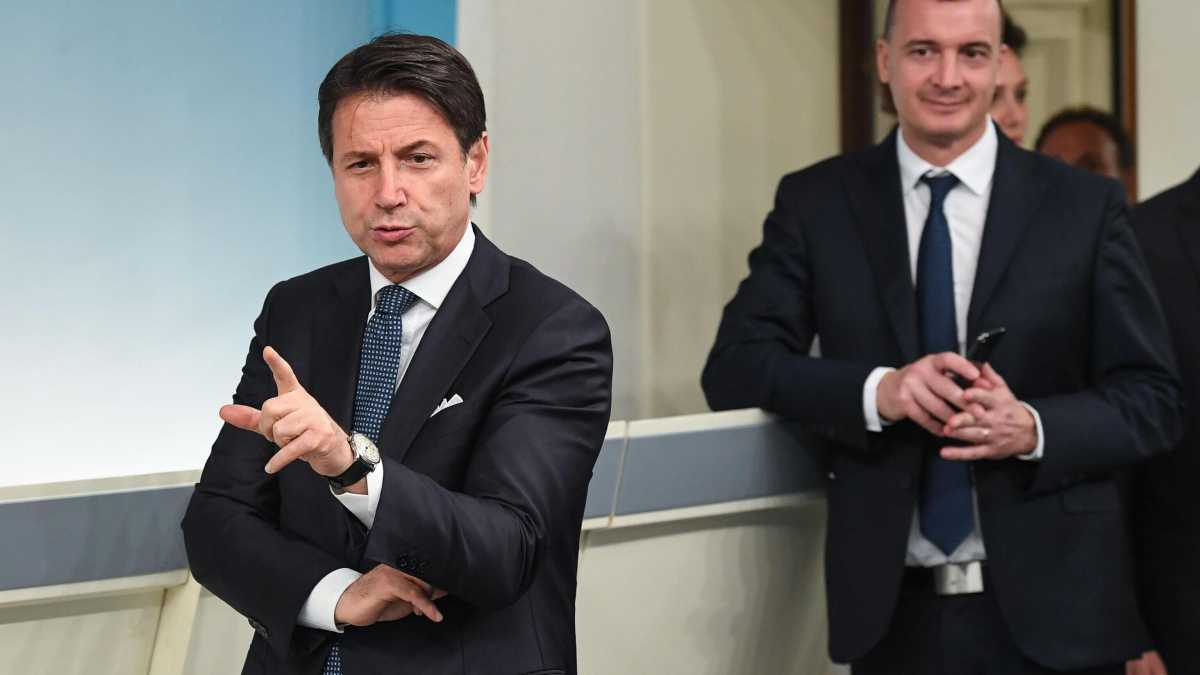Immagine di Conte nel pantano del M5s e Casalino placa i deputati: "Giuseppe unica salvezza"