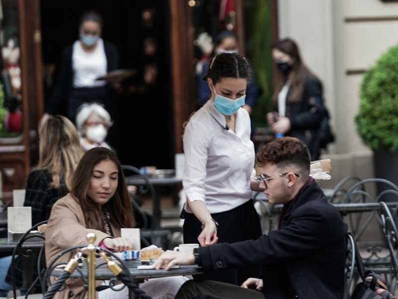 Riaprire i cantieri conviene di più che riaprire i ristoranti