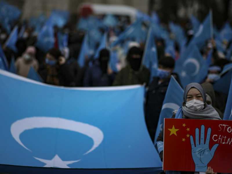 Le famiglie spezzate di chi decide di parlare delle atrocità nello Xinjiang