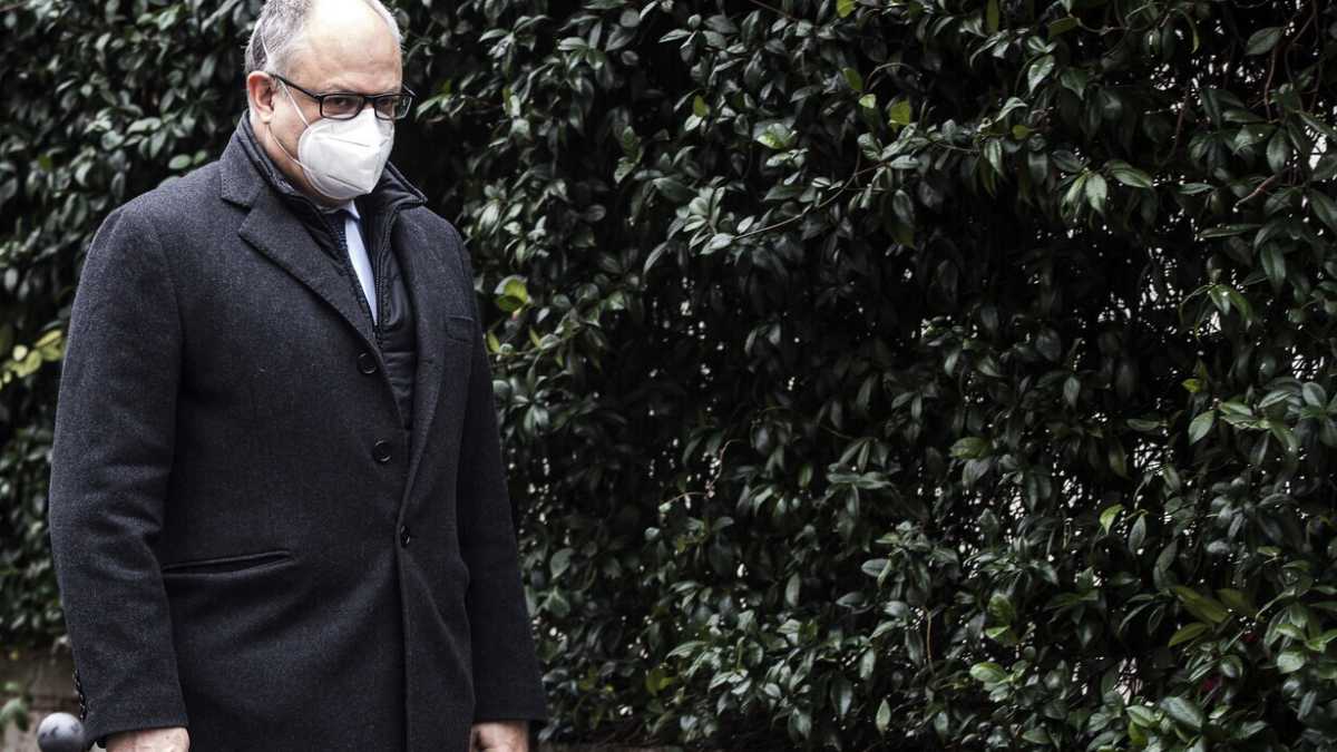 Immagine di Roma, Letta è pronto a scongelare Gualtieri come candidato sindaco del Pd