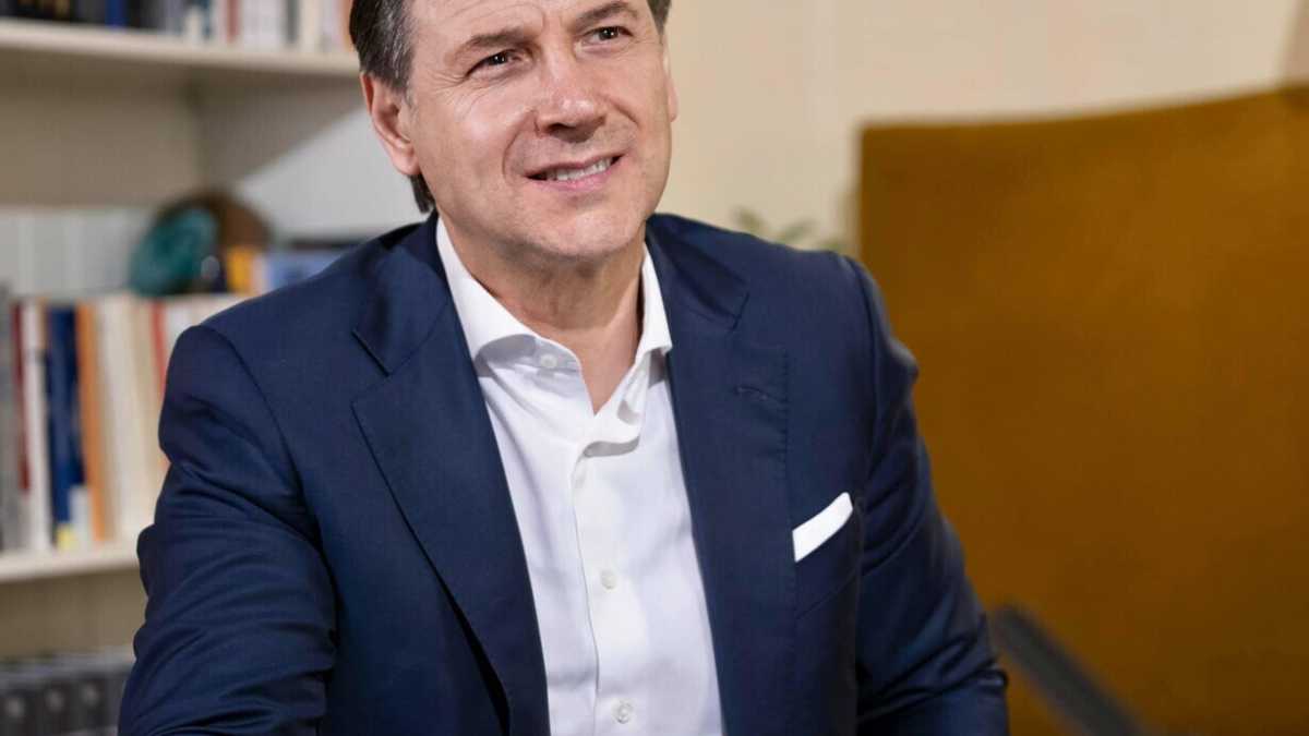 Immagine di "Deroga per meriti". Così Conte nel nuovo statuto M5s apre al terzo mandato