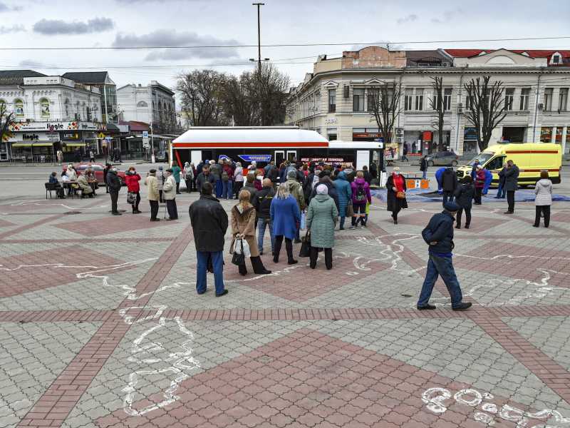 Centro vaccini mobilie a Sinferopoli, Crimea, 13 aprile 2021 (Lapresse)