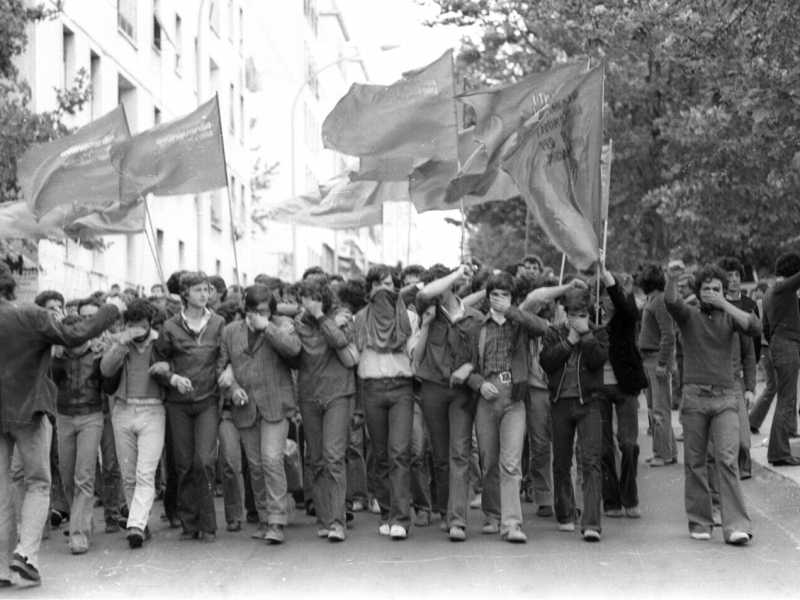 <span style="font-family: Arial, sans-serif;">Militanti di Lotta Continua a Roma, 1977 (Ansa)</span> 
