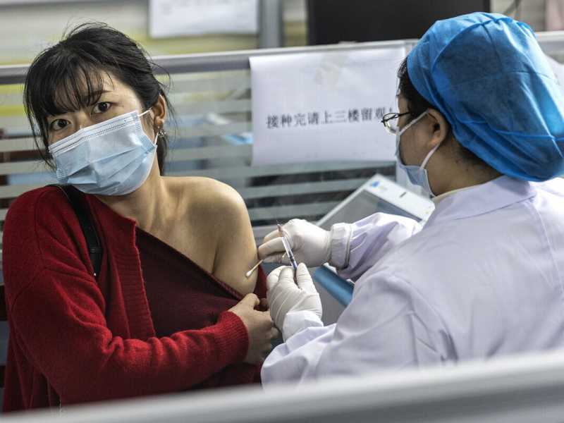 Vaccinazioni all'ospedale di Wuhan (Getty Images)&nbsp;<br />
