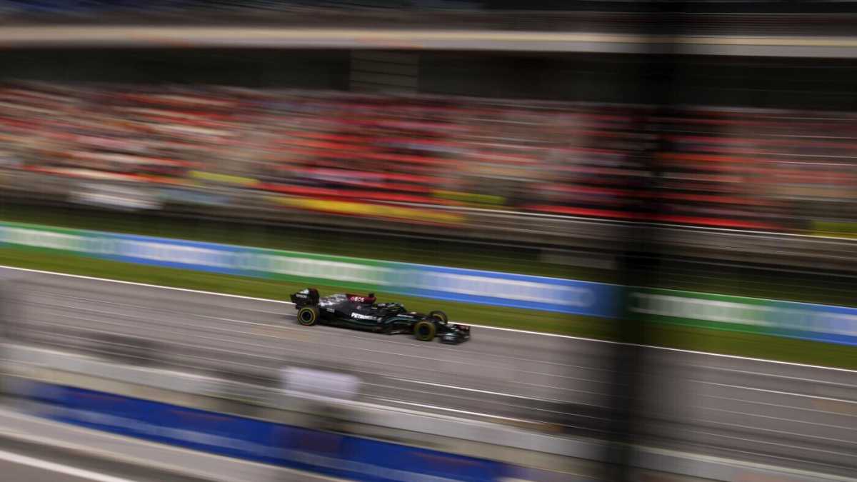 Immagine di Strategia canaglia. A Barcellona vincono Hamilton e il muretto della Mercedes